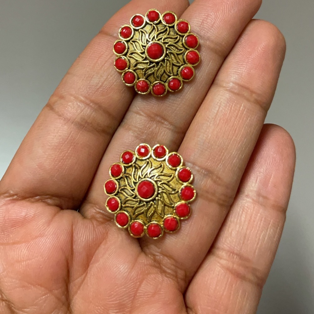 Studs - Picture 3 of 9